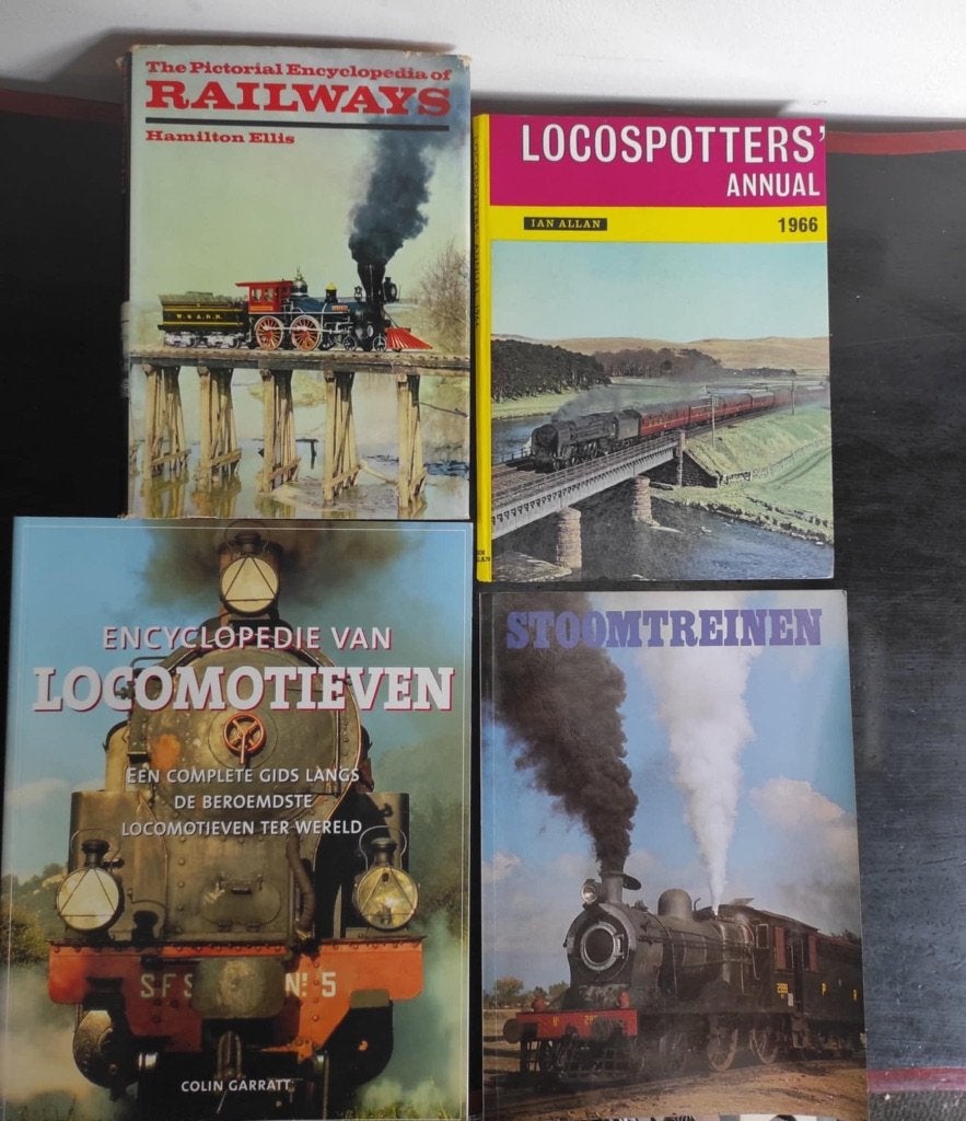 4 treinen boeken; Locospotters’ annual 1966, Stoomtreinen, Ophalen of Verzenden, Zo goed als nieuw, Trein, Boek of Tijdschrift