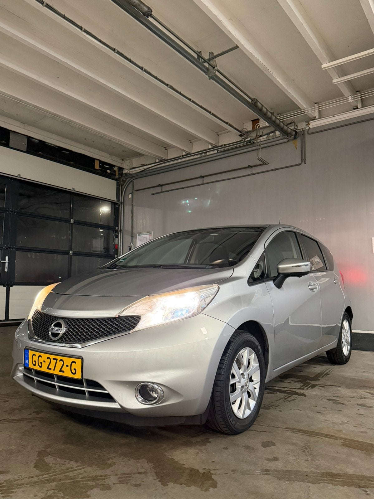 Nissan Note 1.2 59KW/80PK 2014 Grijs, Auto's, 980 kg, 1198 cc, 49 €/maand, 430 kg