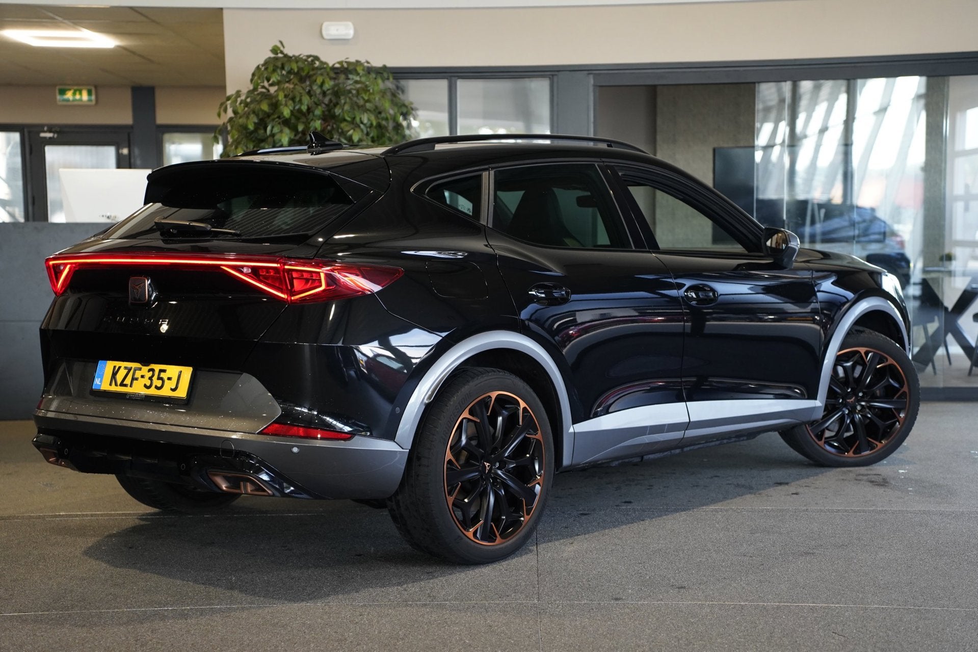 CUPRA Formentor 1.4 e-Hybrid VZ Copper 245PK Led SuperSport, Auto's, Dealer onderhouden, Gebruikt, Zwart, 4 cilinders