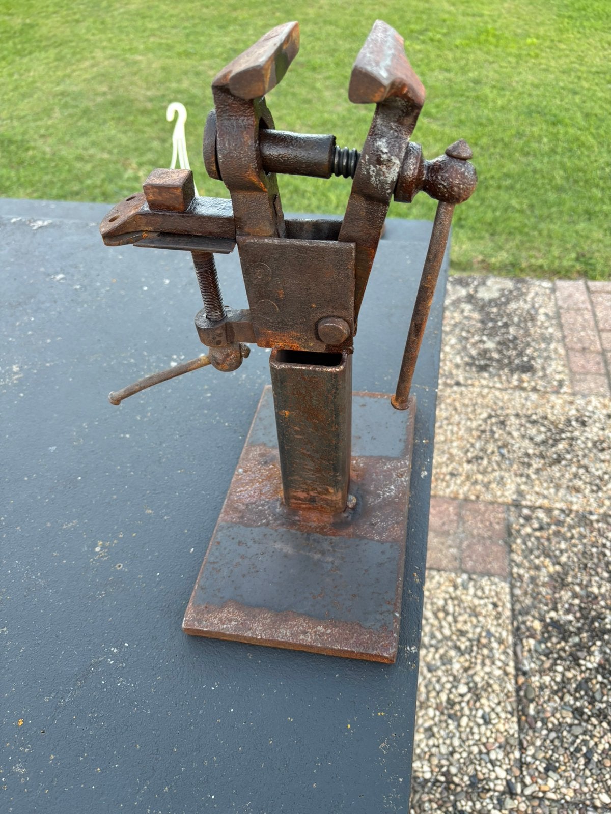 Oude kleine bankschroef, Antiek en Kunst, Ophalen