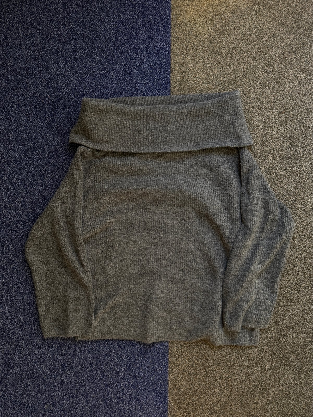 Grijze off-shoulder gebreide trui - Maat M, Kleding | Dames, Truien en Vesten, Ophalen of Verzenden, Zo goed als nieuw, Maat 38/40 (M)