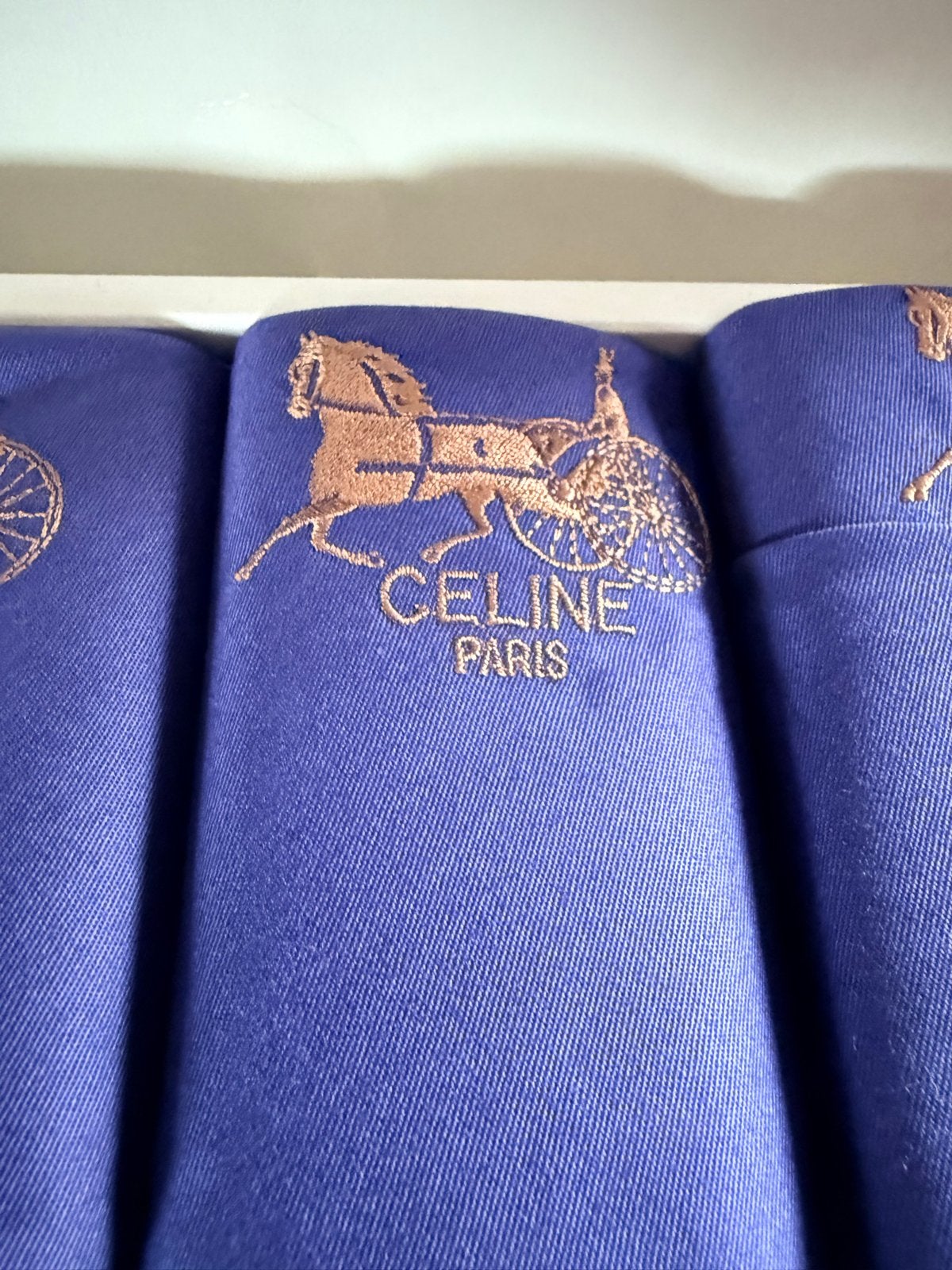 Celine Paris ondergoed set vintage Blauw met goud borduursel, Ophalen of Verzenden, Nieuw, Blauw, Vierkant