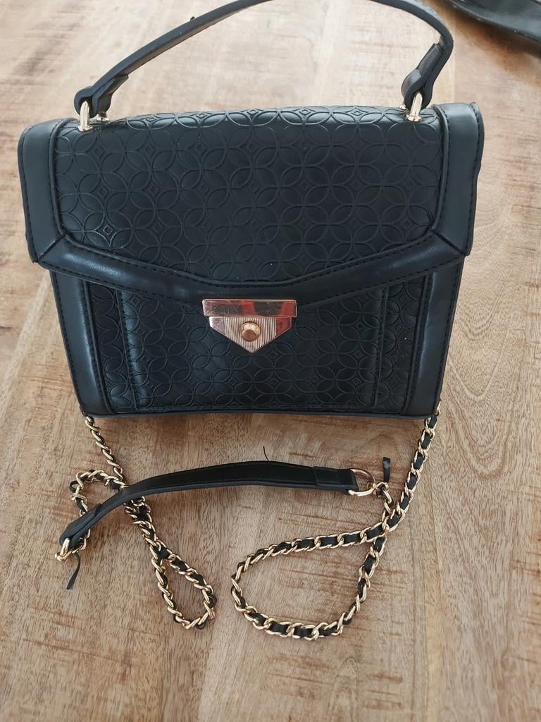 Zwarte handtas met gouden ketting, Ophalen of Verzenden