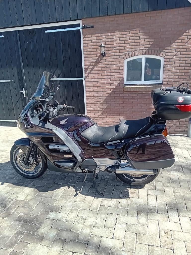 Motor Pan European, Motoren, Cardan-aandrijving, 4 cilinders, Motorrijbewijs A, Gebruikt