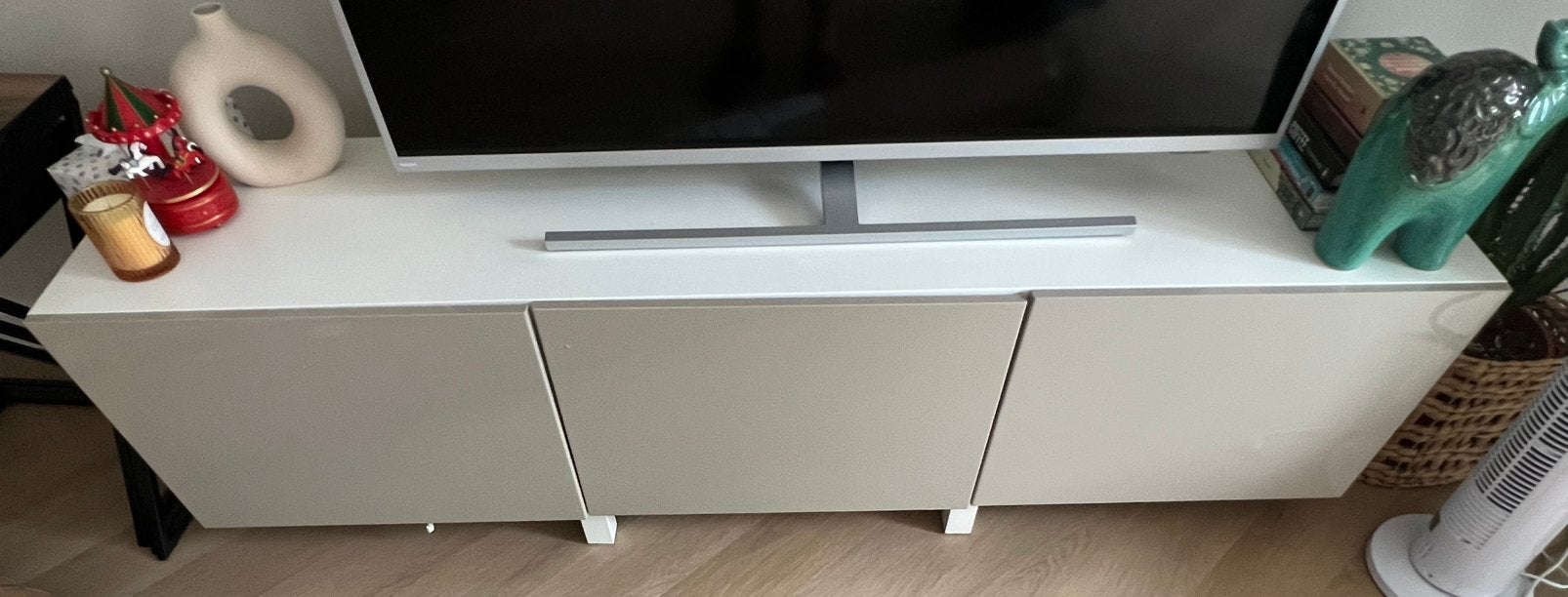 BESTÅ Tv-meubel wit/Riksviken licht bronseffect 180x42x38 cm, Ophalen, Overige materialen, 150 tot 200 cm, Zo goed als nieuw
