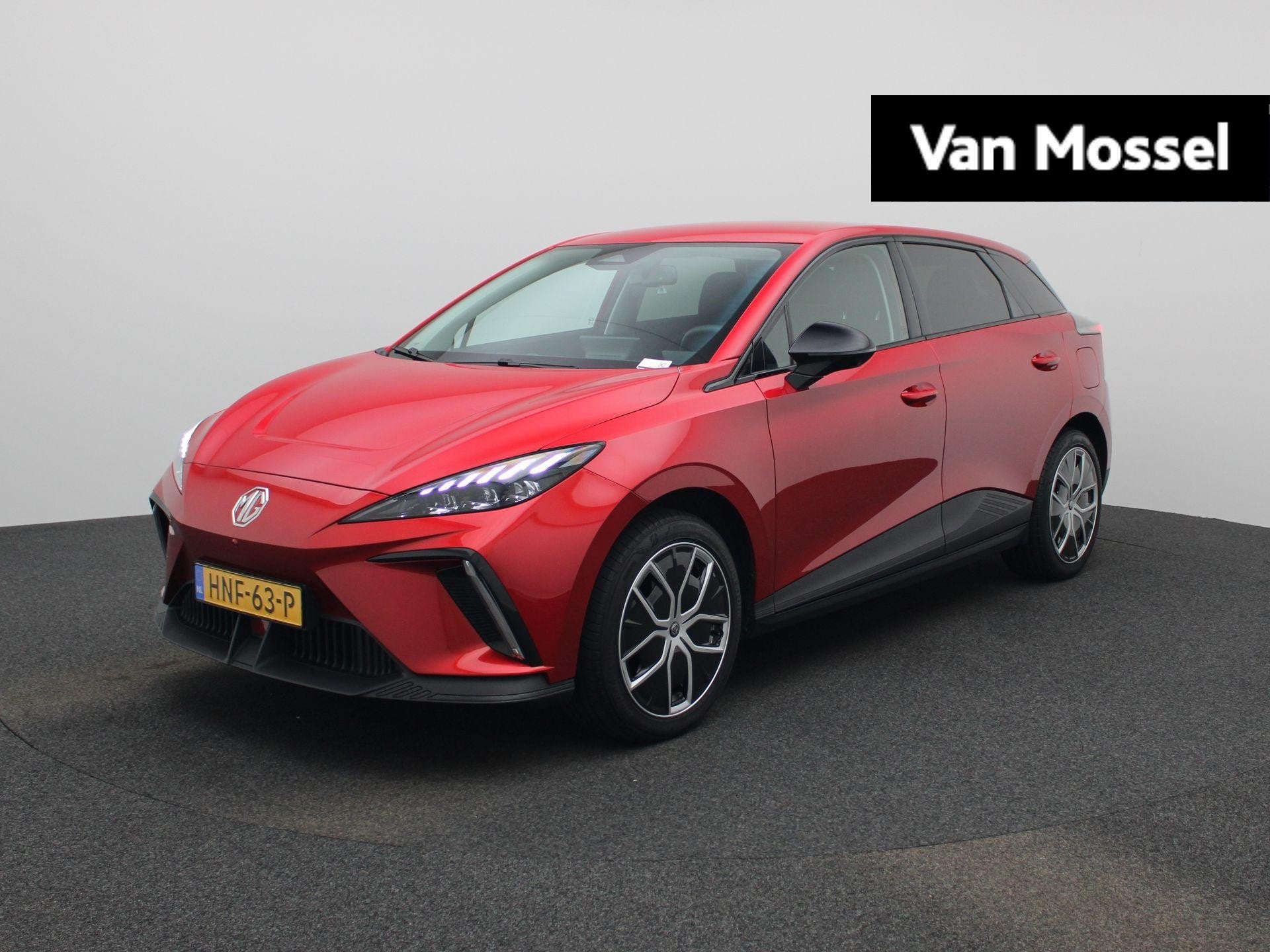 MG 4 Long Range Luxury 64 kWh, Auto's, MG, Automaat, 12 maanden, Achterwielaandrijving, Gebruikt