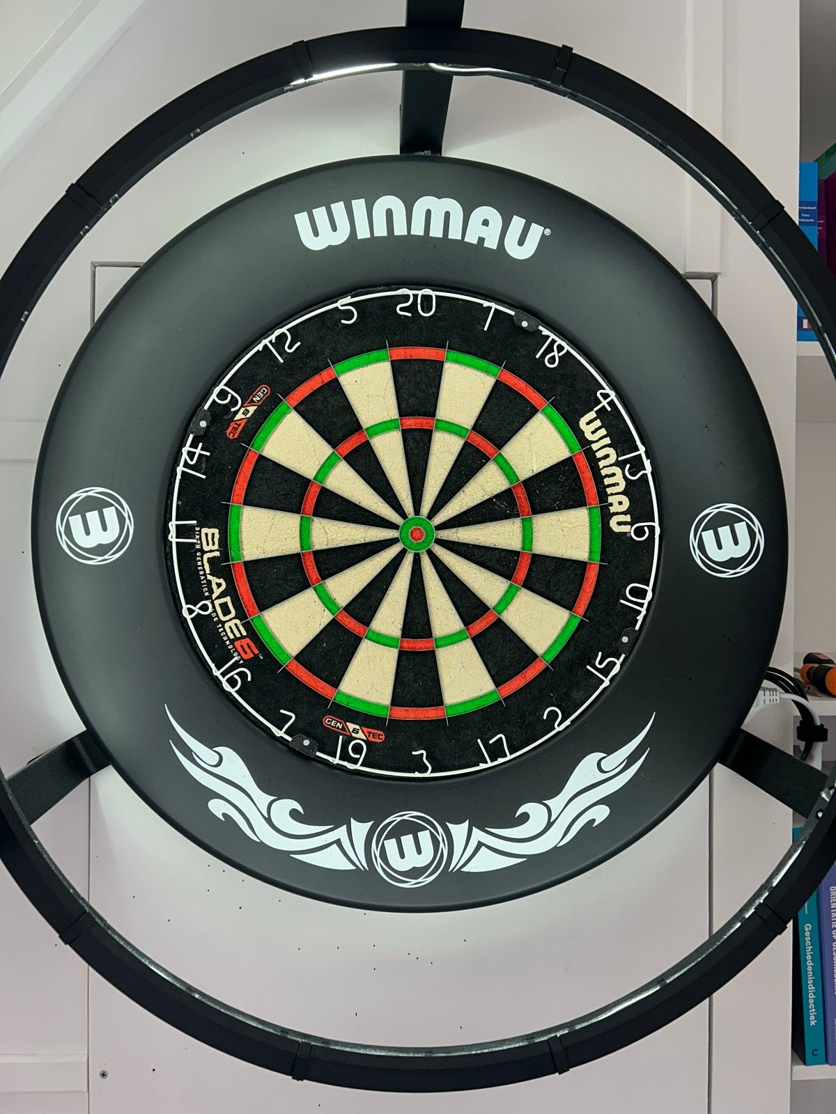 Winmau darbord met Autodarts Scoring Systeem, Sport en Fitness, Ophalen, Zo goed als nieuw, Dartbord, Elektronisch