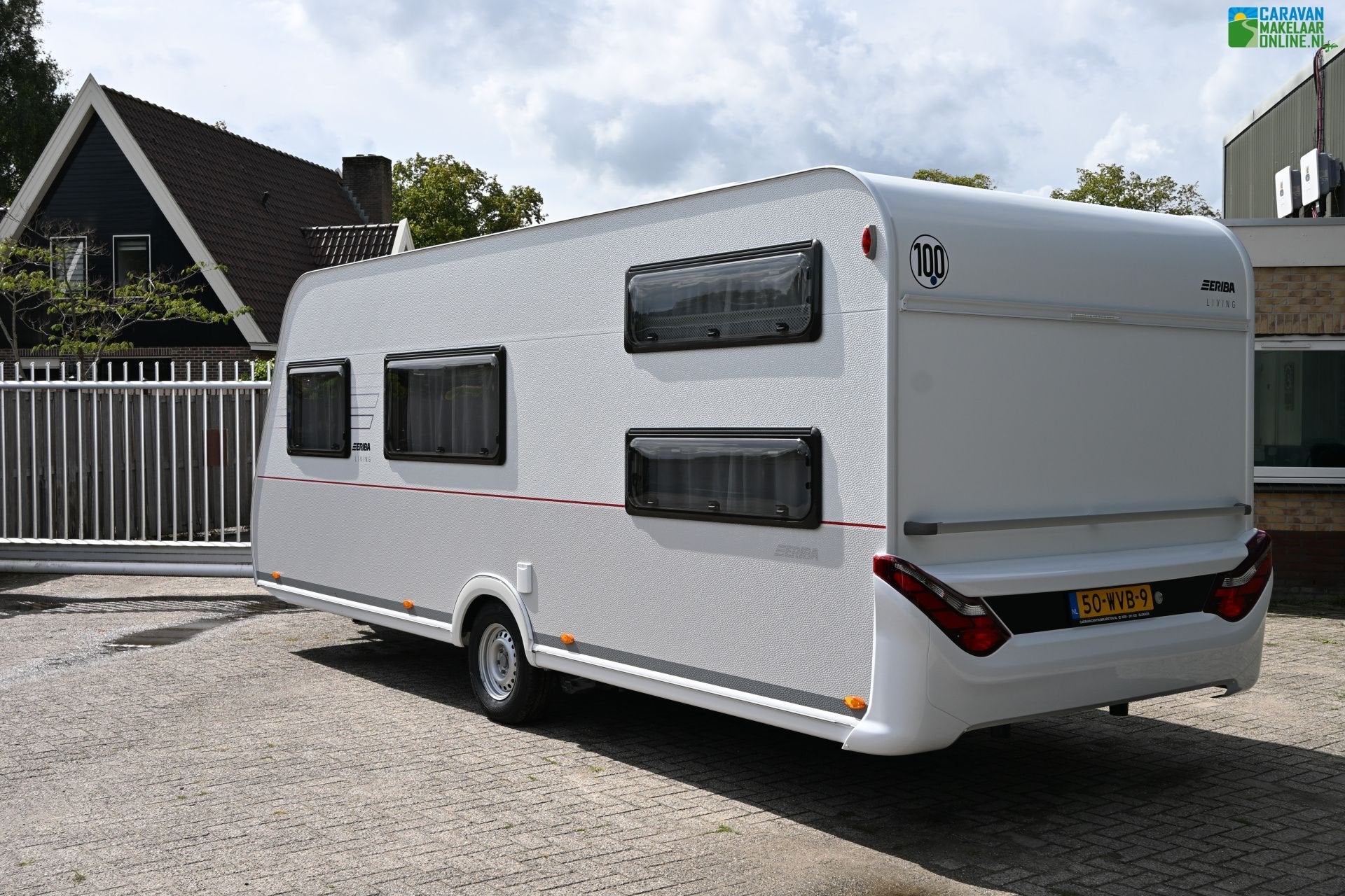 Eriba Living 565 Stapelbed Mover Voortent Fietsdrager Airco, Dwars-stapelbed, Bedrijf, Ringverwarming, 6 tot 7 meter