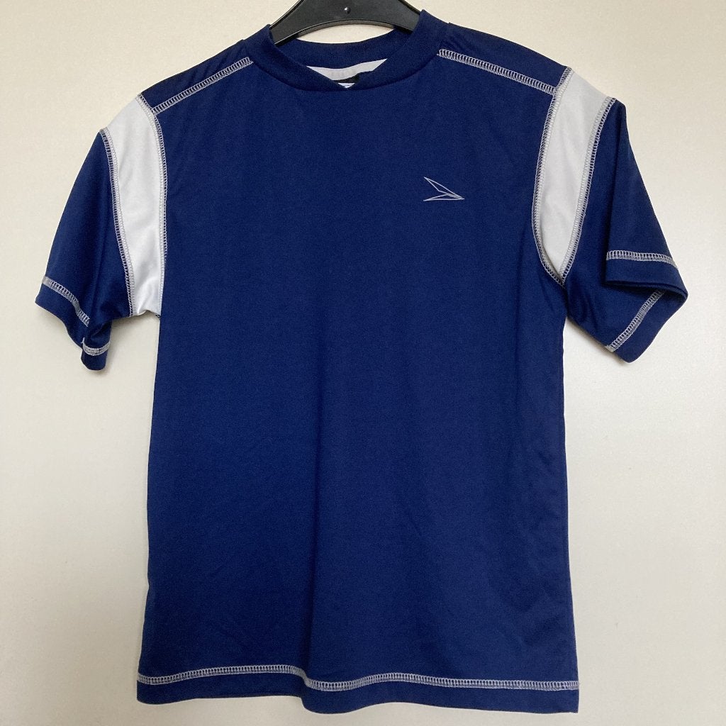 Donkerblauw sport T-shirt met witte accenten mt 140 OSAGA, Kinderen en Baby's, Kinderkleding | Maat 140, Ophalen of Verzenden