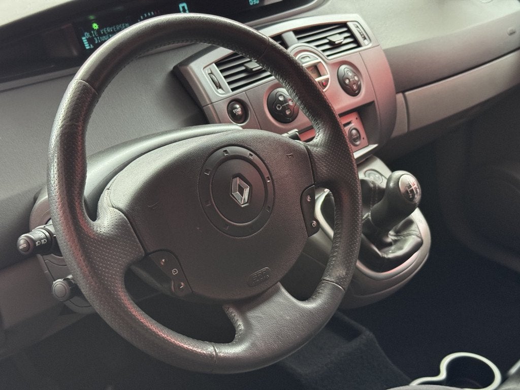 Renault Scénic 1.6-16V Privilège Luxe | Inruilkoopje | Zo, Auto's, Renault, Voorwielaandrijving, Stof, Gebruikt, 4 cilinders