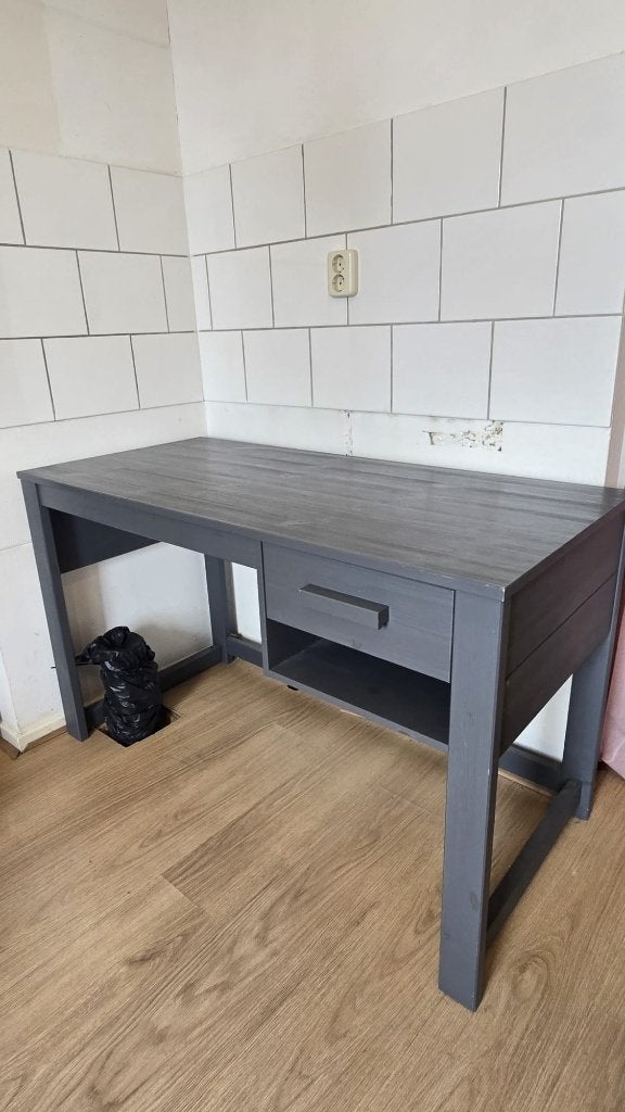 Zo goed als nieuw WOOOD bureau 'Dennis' - Staalgrijs, Ophalen, Met lades, Hout, Zo goed als nieuw