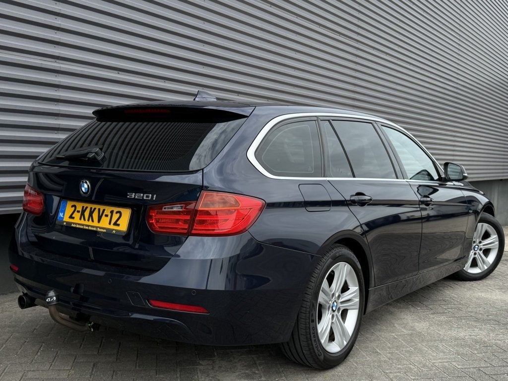 BMW 3 Serie Touring 320i 184PK Executive / Sport Edit / *NAP, Auto's, BMW, 4 cilinders, Blauw, Origineel Nederlands, Handgeschakeld