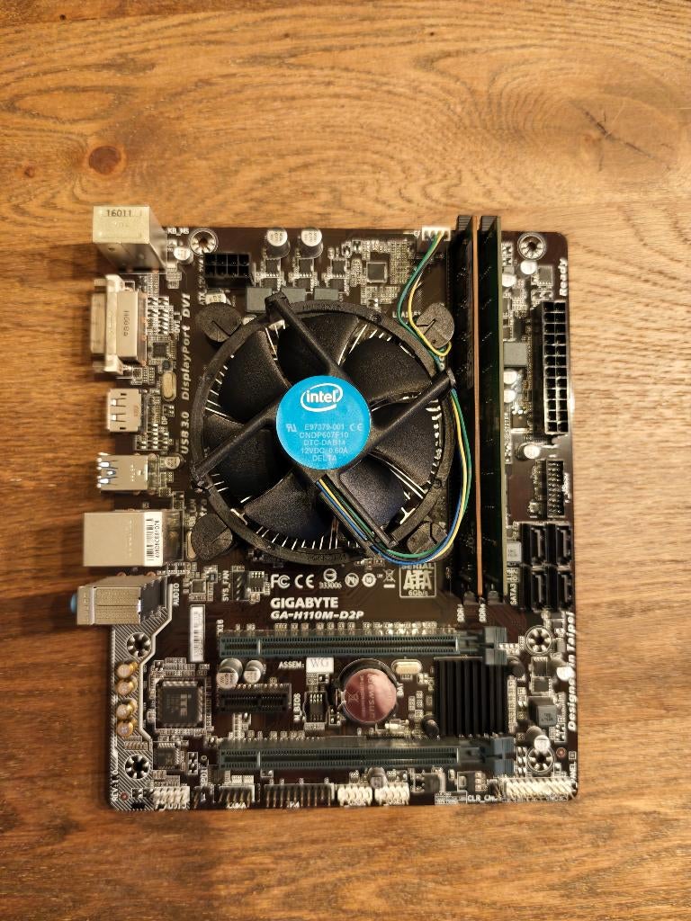Gigabyte GA-H110M-D2P | i3-6100 | 8GB DDR4, Computers en Software, Moederborden, LGA 1151, DDR4, Ophalen of Verzenden, Zo goed als nieuw
