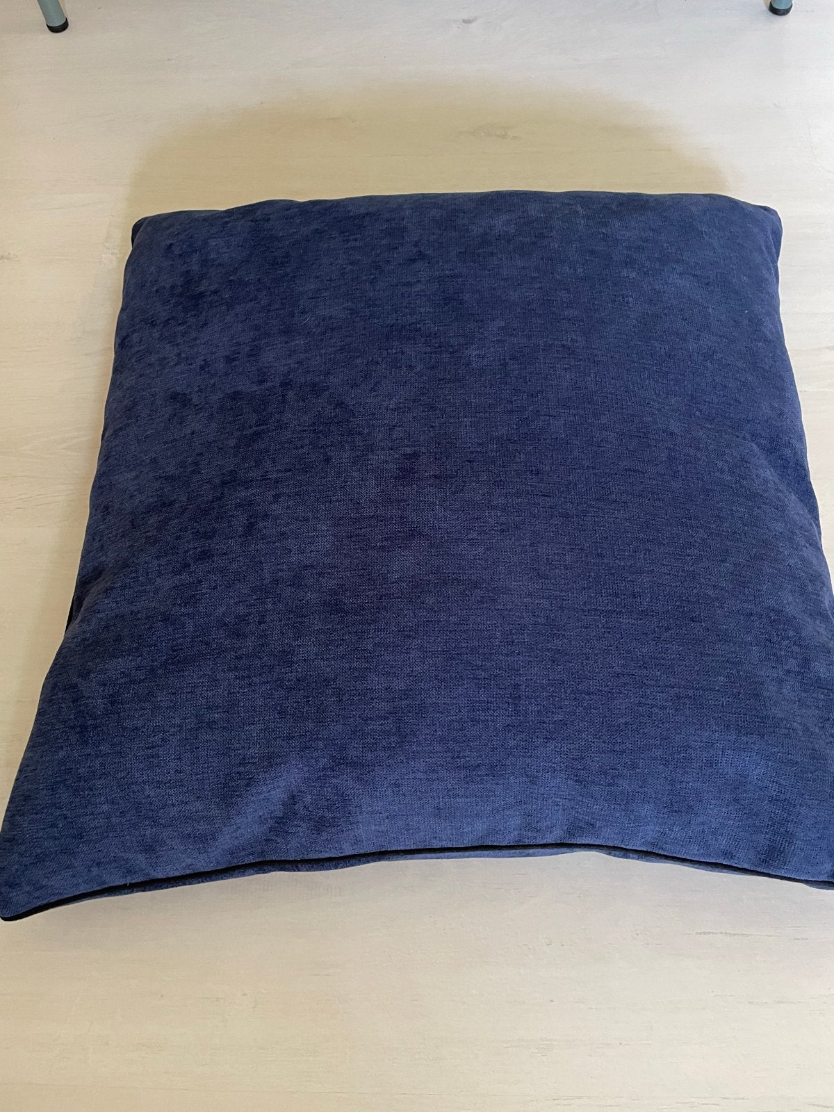 XL Donkerblauwe/ blauwe grote sierkussens met zwarte piping, Huis en Inrichting, Woonaccessoires | Kussens, Overige merken, Blauw