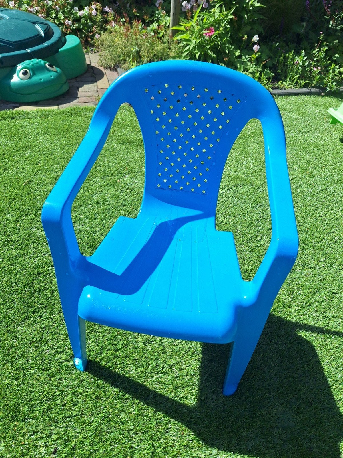 Kom hem gauw halen!! Blauw stoeltje van action, Tuin en Terras, Ophalen, Gebruikt, Kunststof