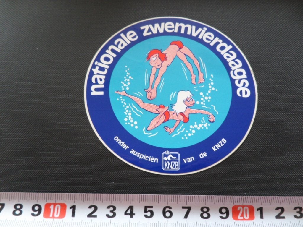 sticker 201 zwemmen KNZB nationale zwemvierdaagse *, Ophalen, Zo goed als nieuw
