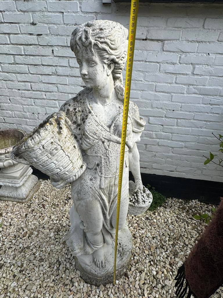 Betonnen bloemen vrouw, Tuin en Terras, Ophalen, Gebruikt