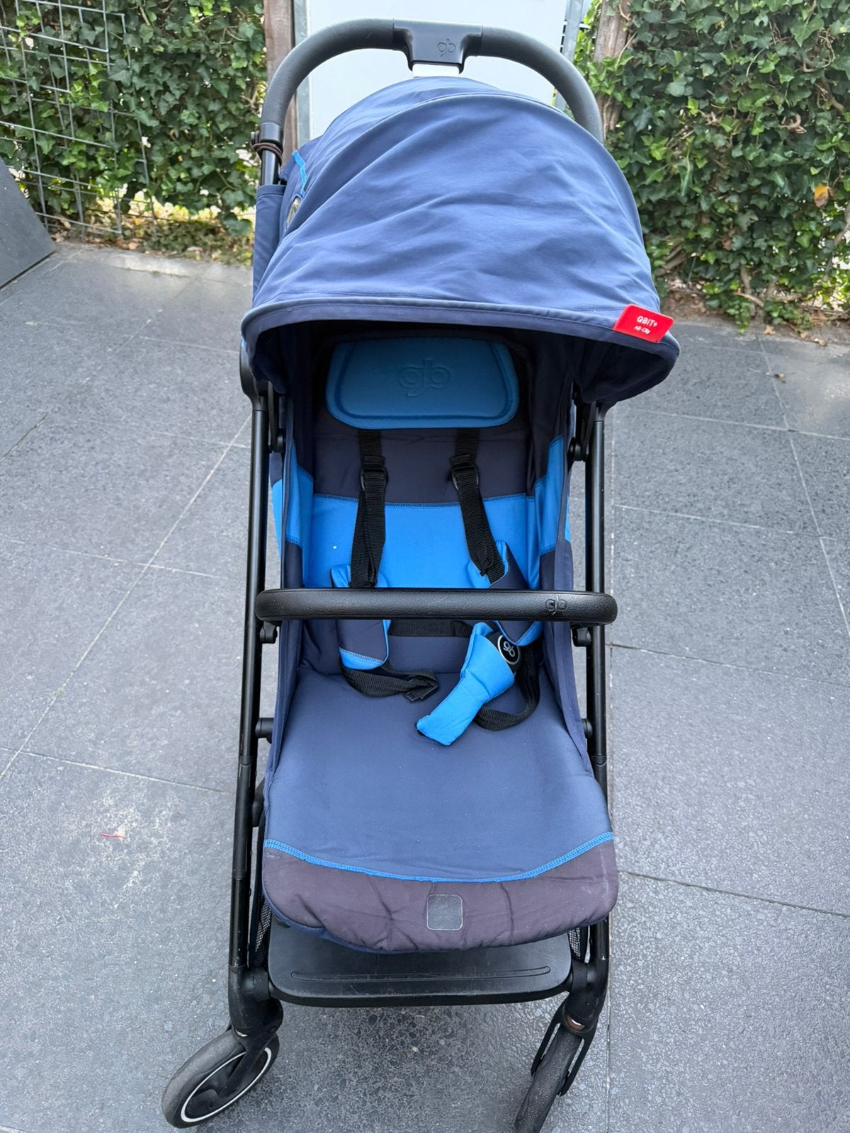 GB Qbit+ All-City buggy/kinderwagen/wandelwagen blauw/zwart, Ophalen, Zo goed als nieuw, Zonnekap