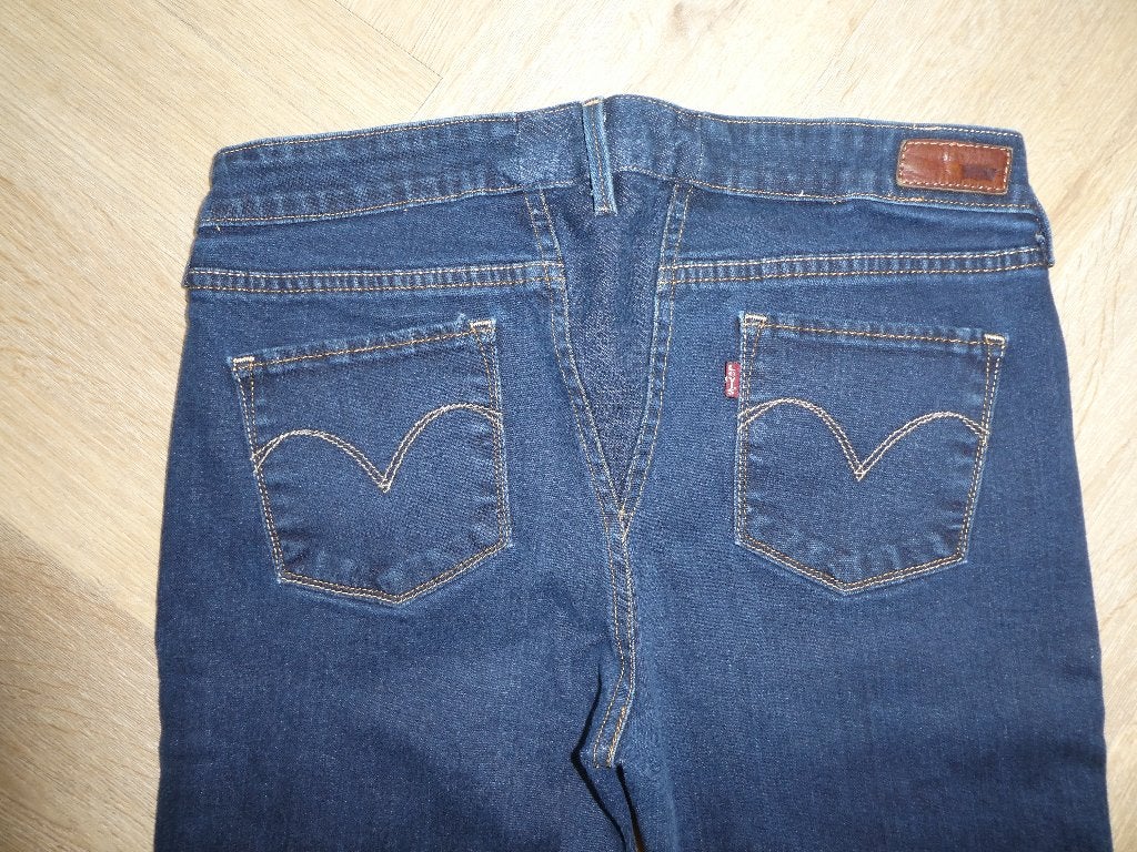Levi's Classic Rise spijkerbroek maat 30-32, Blauw, Ophalen of Verzenden, Zo goed als nieuw, W27 (confectie 34) of kleiner