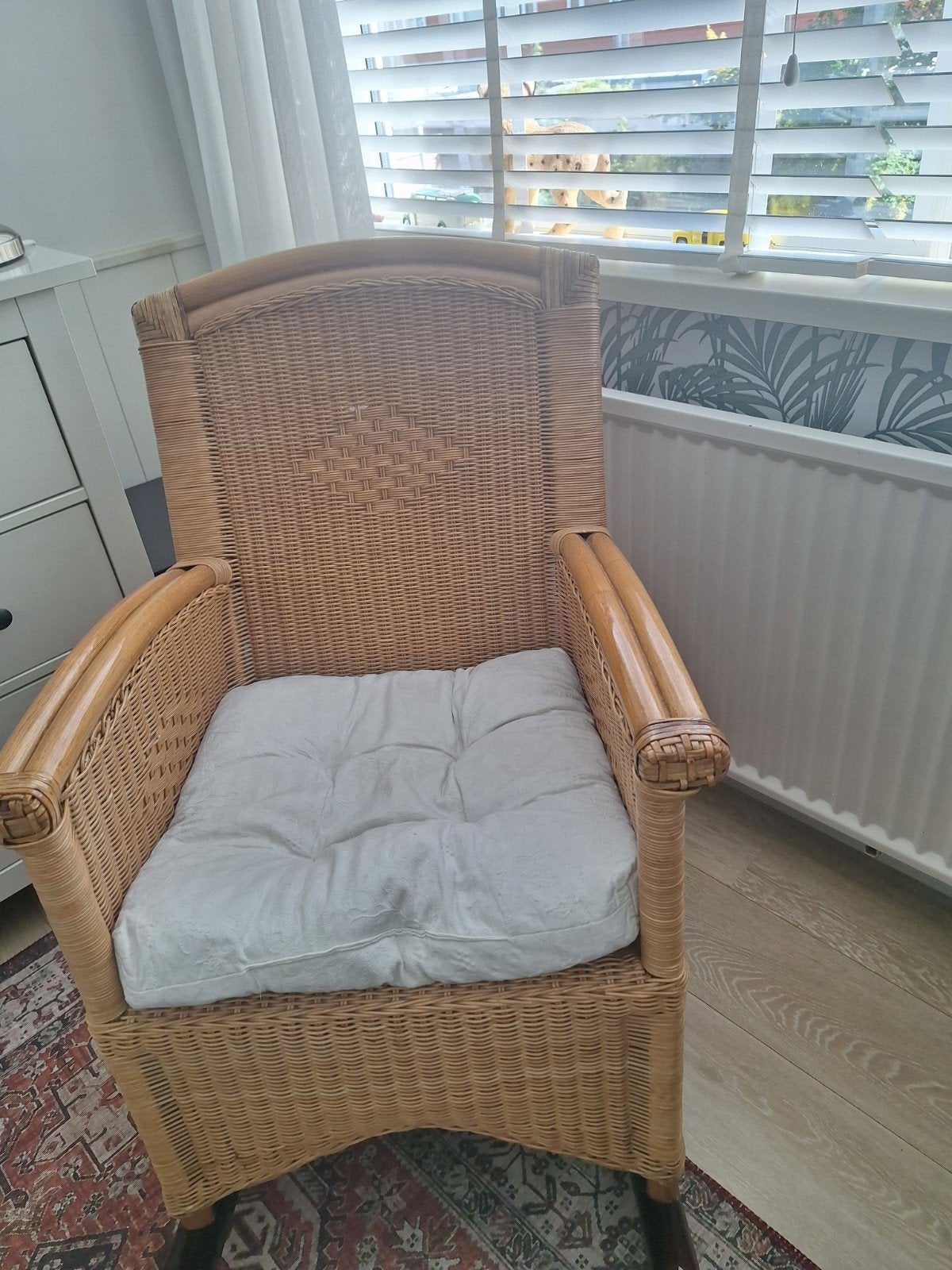 Comfortabele rotan stoel met kussen, Huis en Inrichting, Stoelen, Gebruikt, Eén, Riet of Rotan, Stof, Overige kleuren, Ophalen of Verzenden
