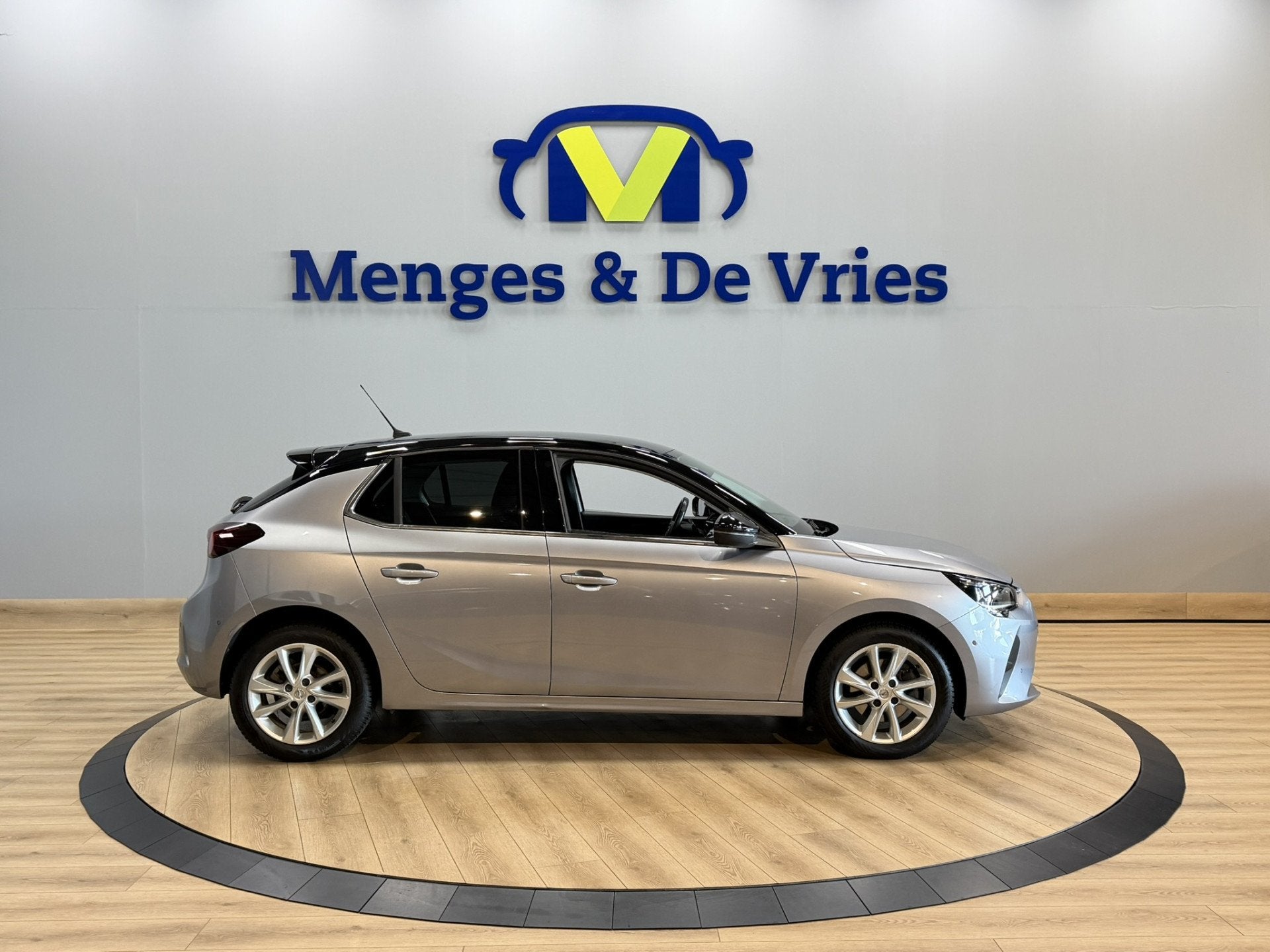 Opel Corsa 1.2 Elegance Airco ECC | Zwart Dak | Stoelverwarm, Voorwielaandrijving, 12 maanden, 101 pk, Gebruikt