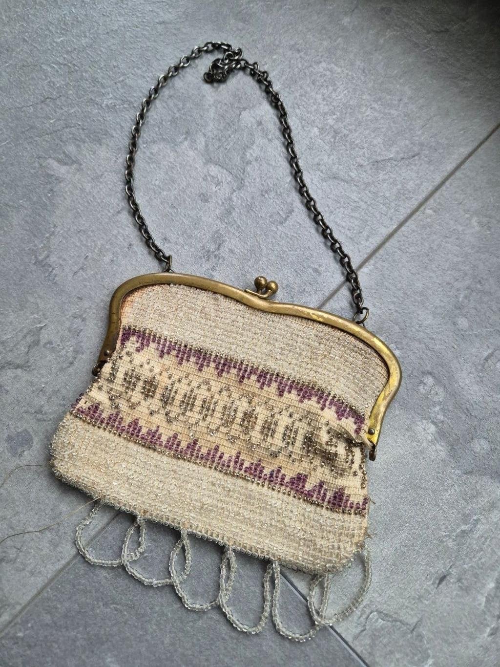 Antieke Clutch/Kralen Handtasje met Metalen Frame en Ketting, Antiek en Kunst, Ophalen of Verzenden