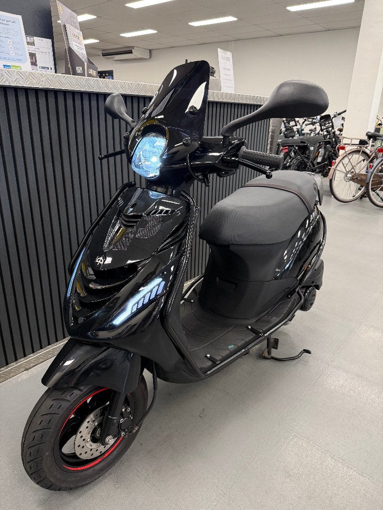 Piaggio Zip SP Brom Glans Zwart E4 45KM BJ 2021 Full Option, Fietsen en Brommers, Scooters | Piaggio, Ophalen, Maximaal 45 km/u