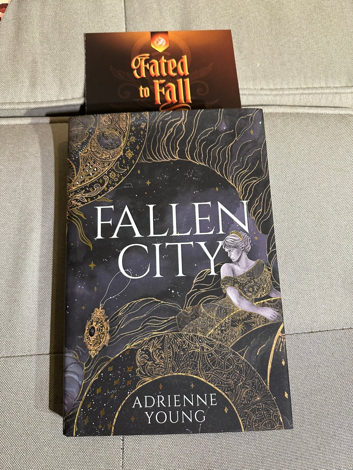 Fallen City – FairyLoot November 2025 Adult – Adrienne Young, Boeken, Ophalen of Verzenden, Nieuw