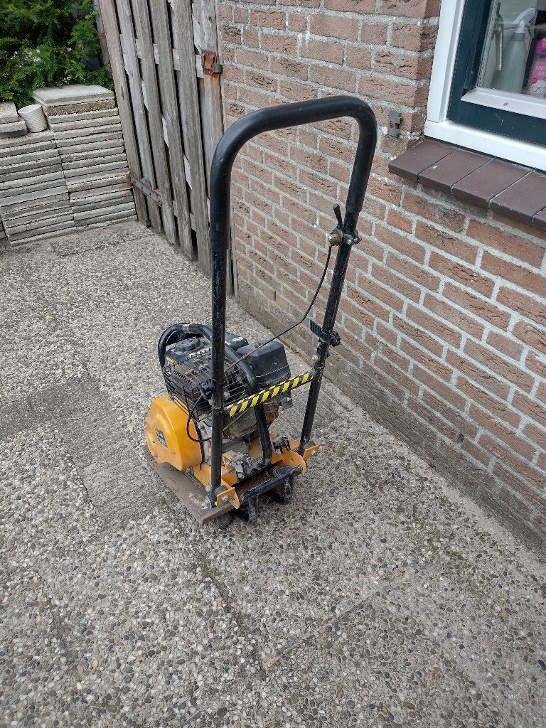 Te huur trilplaat voor 25 euro per dag, Ophalen, Gebruikt
