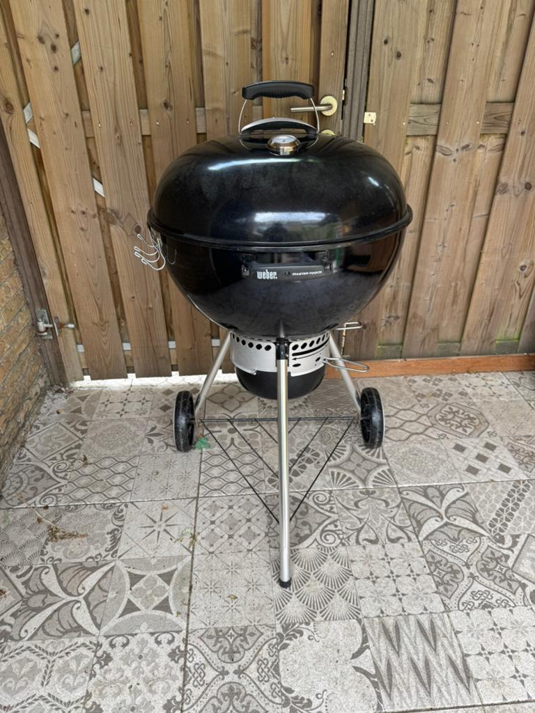 Weber Master Touch 57cm GBS, Ophalen, Gebruikt, Met accessoires