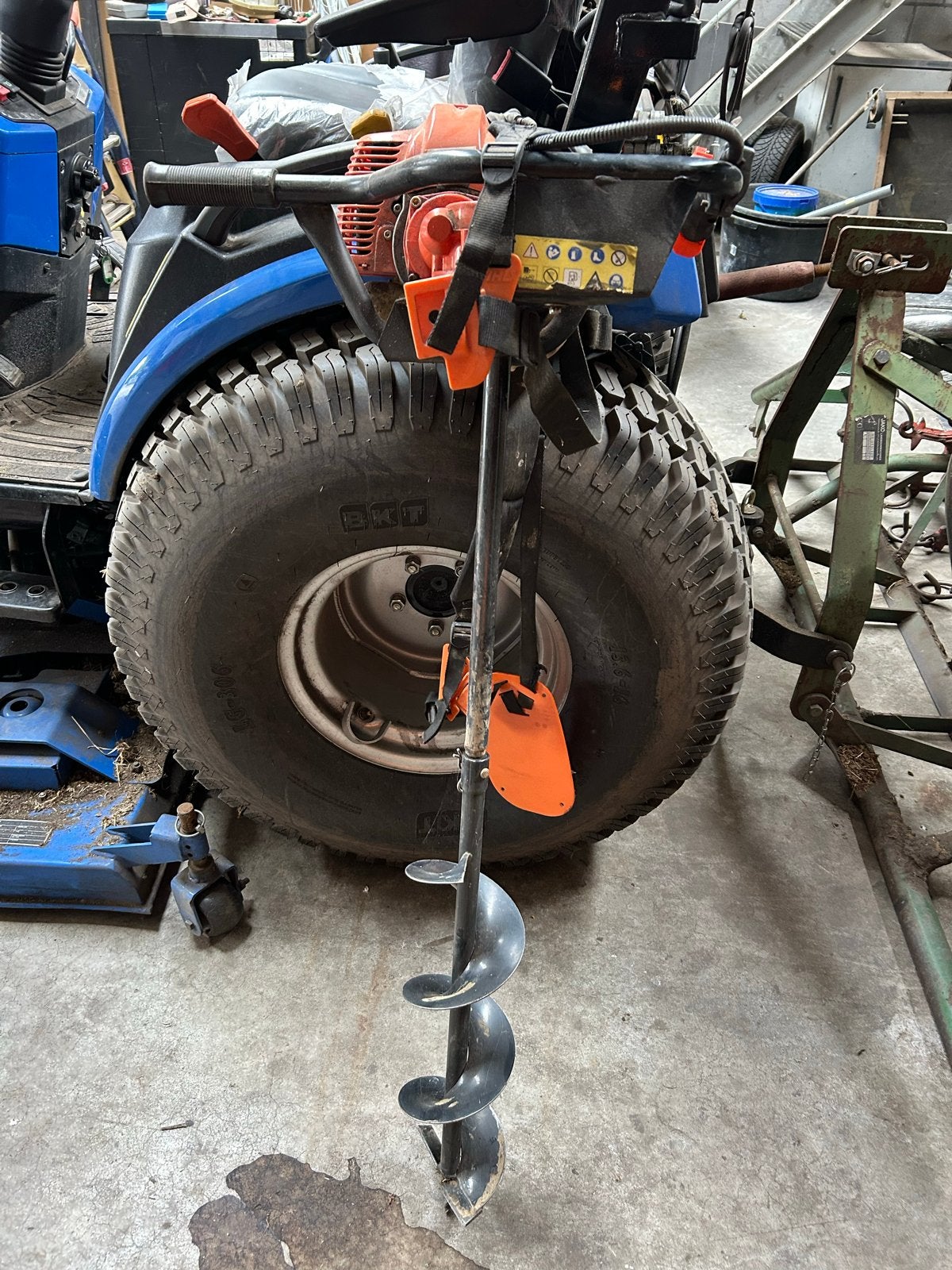 Grondboor met Stihl draagband, Ophalen