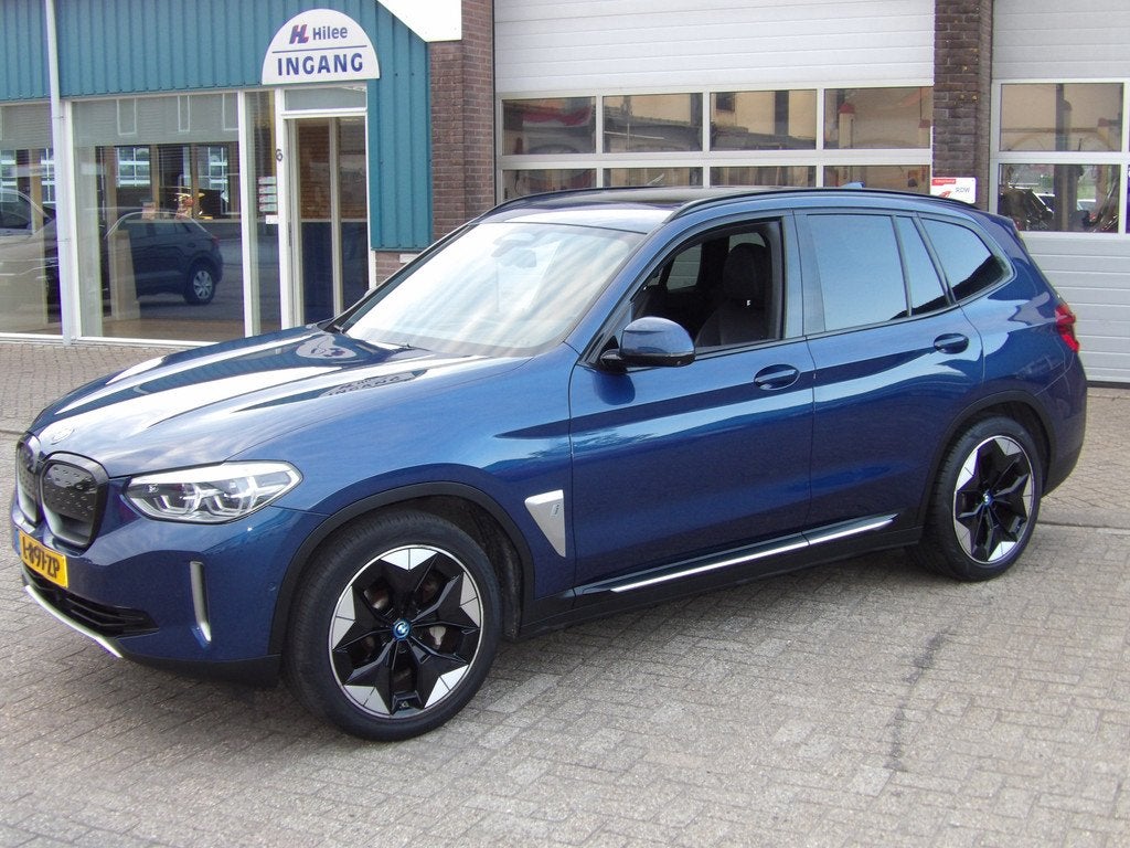 BMW iX3 High Executive 80 kWh (bj 2021, automaat), Automaat, Achterwielaandrijving, 750 kg, 110 €/maand