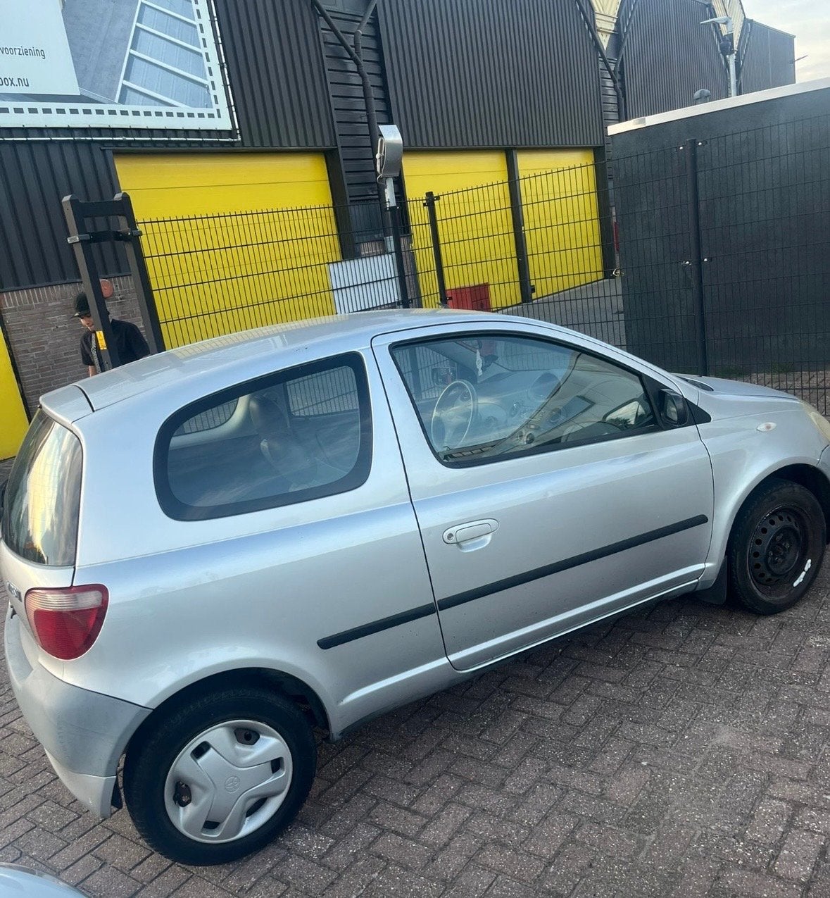 Toyota Yaris 1.0 16V Vvti 3DR 1999 Grijs, Voorwielaandrijving, 4 cilinders, 400 kg, 68 pk