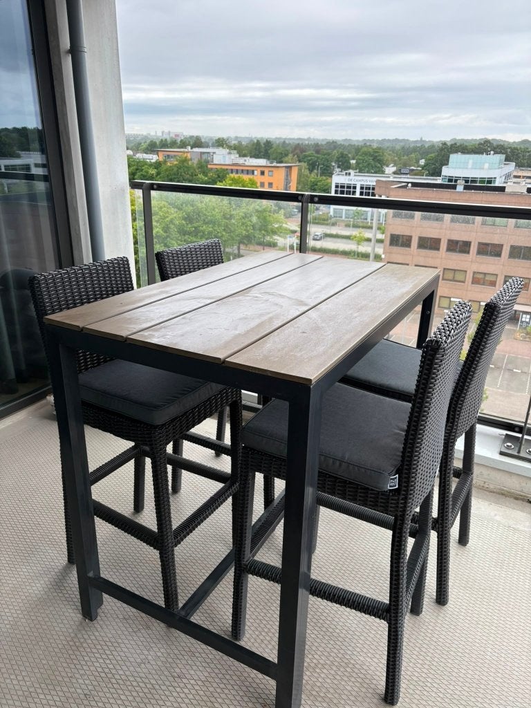 Hoge bartafel met krukken buiten, Ophalen, Zo goed als nieuw, Rechthoekig, Kunststof