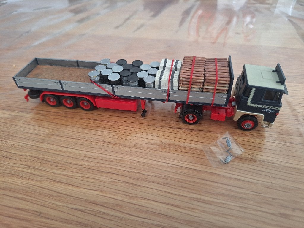 Scania 141 Wolter Koops uitvoering gesupert, Hobby en Vrije tijd, Modelauto's | 1:87, Ophalen, Zo goed als nieuw, Bus of Vrachtwagen