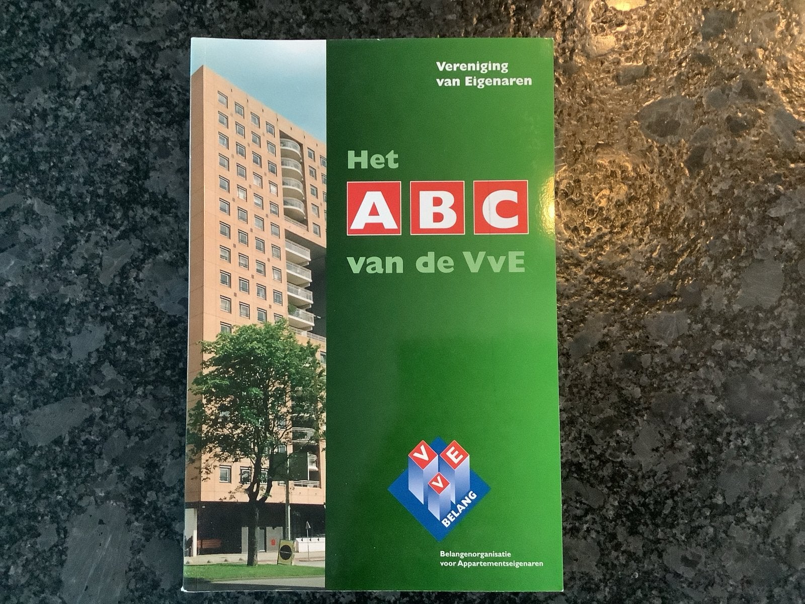 Het ABC van de VvE - Handboek voor appartementseigenaren, Boeken, Ophalen of Verzenden, Gelezen, Nederland