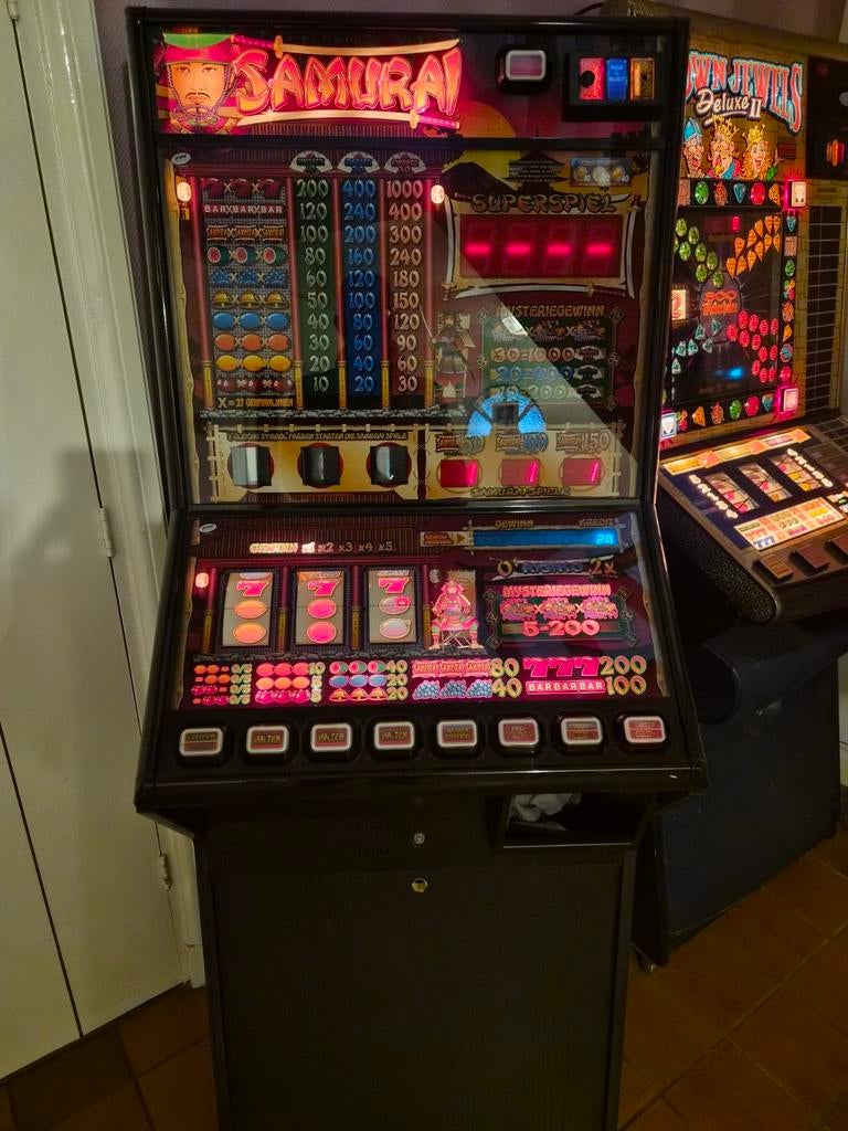 Samurai JPM
GOKKAST
Duitse kast
vrijspelen, Verzamelen, Automaten | Gokkasten en Fruitautomaten, Overige munten, Ophalen, Gebruikt