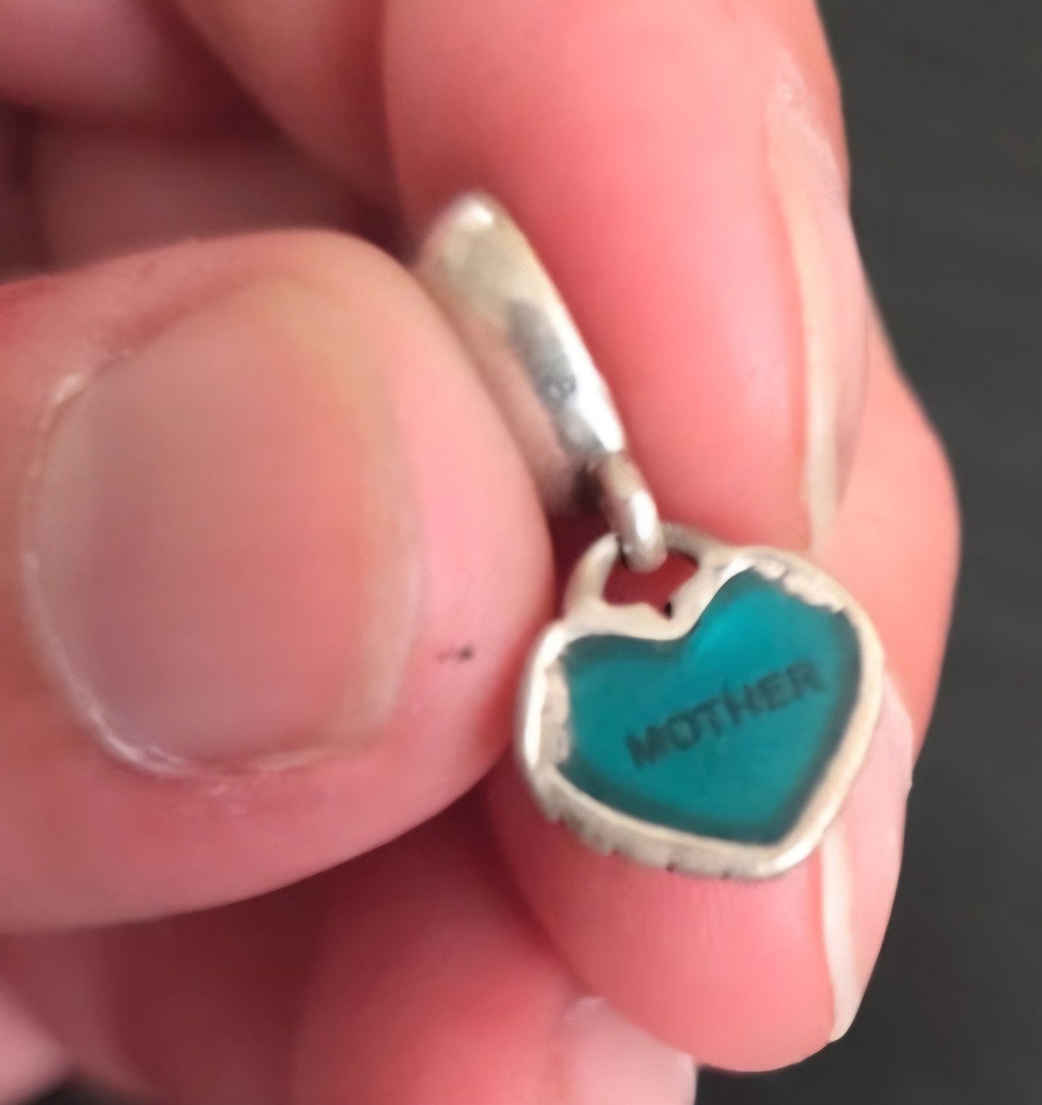 Pandora bedel 'Mother' - Zilveren hartje met blauwe emaille, Gebruikt, Pandora, Ophalen of Verzenden, 1 bedel