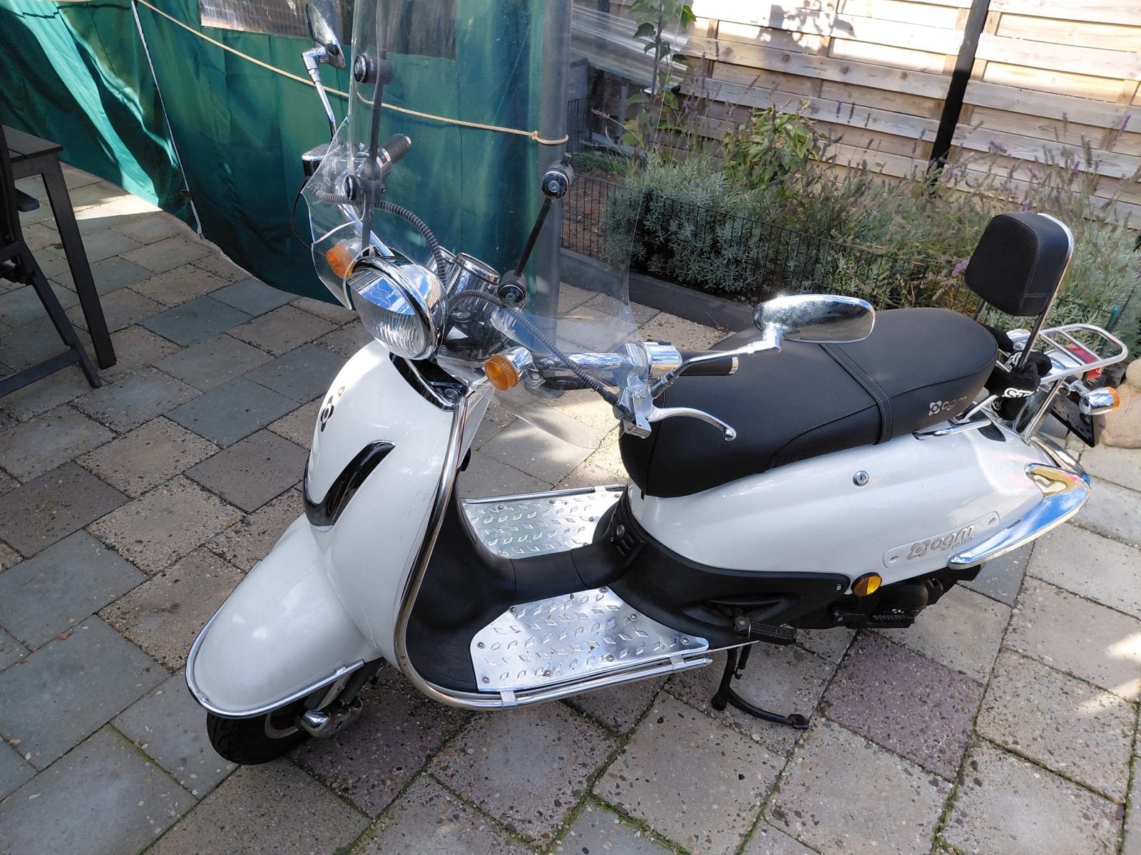 AGM scooter, wit, met windscherm en rugsteun, Ophalen, Gebruikt, Benzine, Overige merken