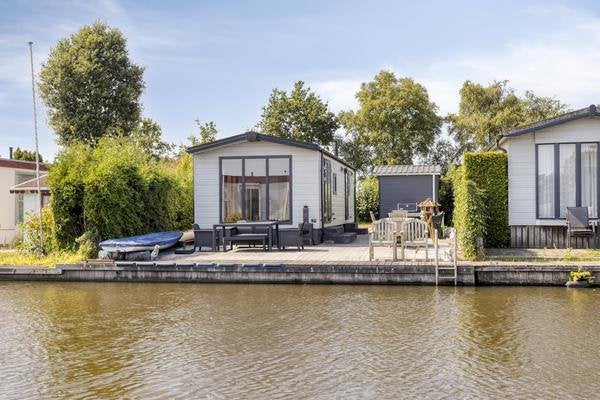 Chalet in Friesland Boornzwaag vakantiehuis caravan water, 2 slaapkamers, Recreatiepark, Friesland, Chalet, Bungalow of Caravan