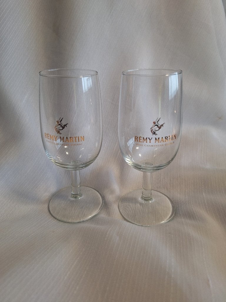 REMY MARTIN glazen 13 cm hoog 2 st. 《1》, Ophalen of Verzenden, Zo goed als nieuw, Borrel- of Shotglas