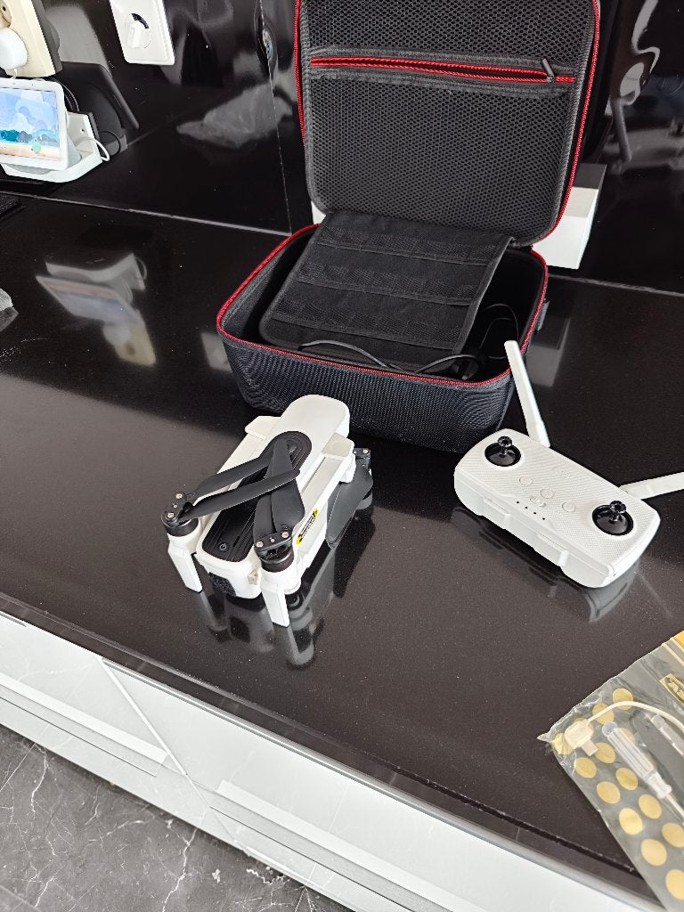 Hubsan Zino drone met 1 accu, 2 laders en universele case, 250 tot 900 gram, Cameradrone, Return to Home, Hubsan