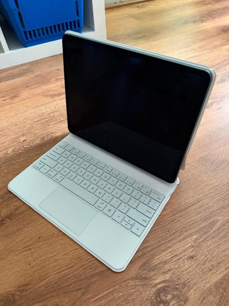 Foto 7 van Apple iPad Air 13 inch M3 (2025) 256GB met keyboard ZGAN