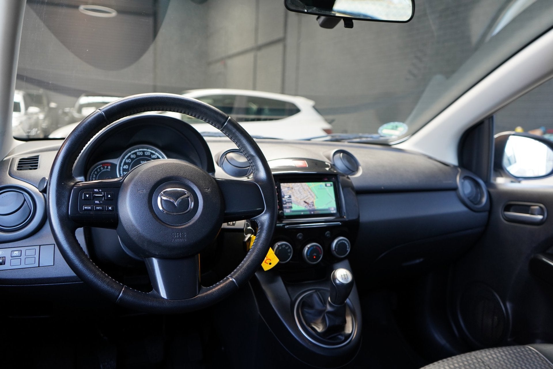 Mazda 2 1.3 Silver Edition | NAVI | AIRCO | TREKHAAK | APK., Euro 5, Stof, Gebruikt, 31 €/maand
