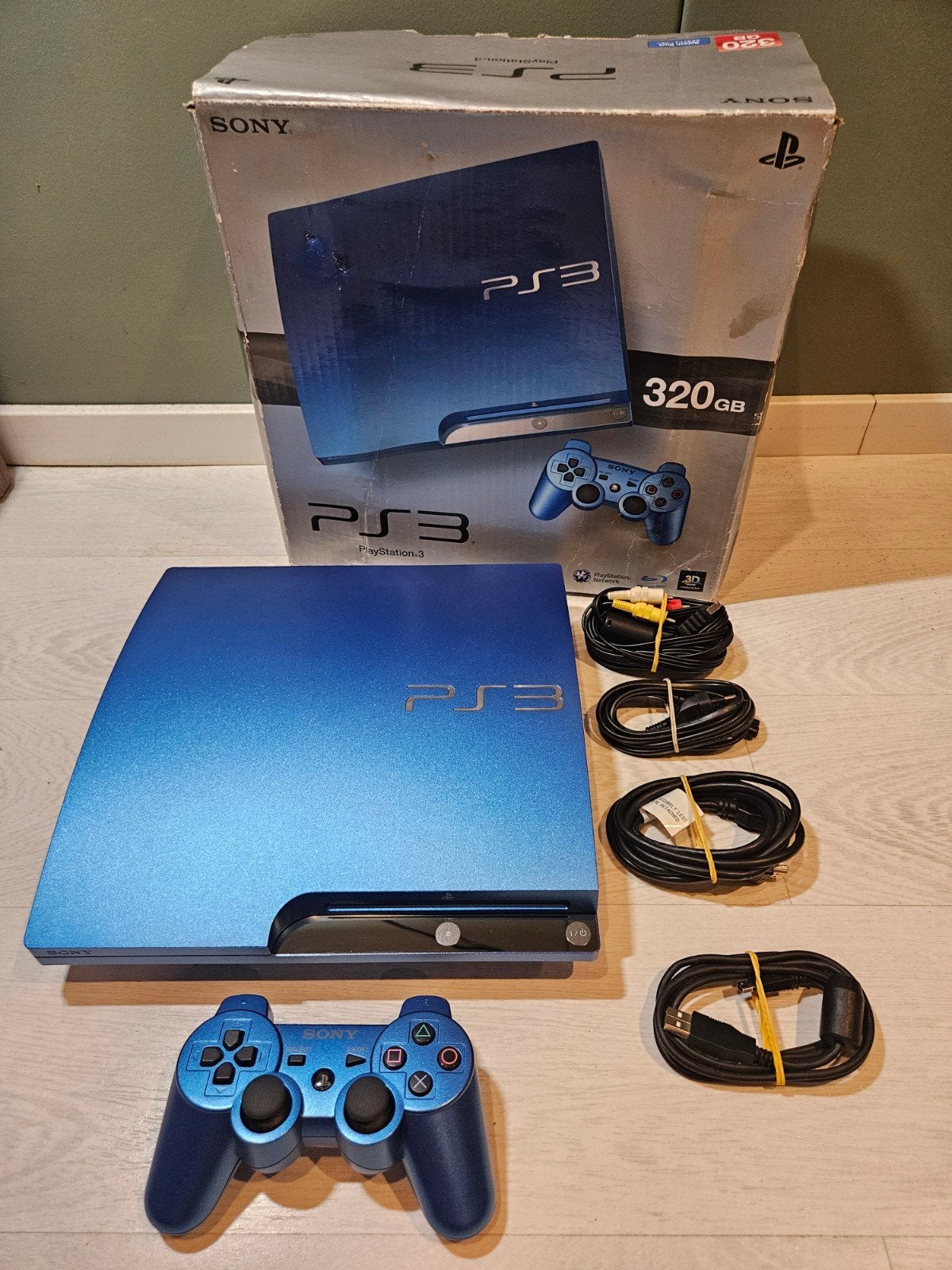 Sony PS3 Slim Splash Blue - 320GB CIB, Spelcomputers en Games, 320 GB, Ophalen of Verzenden, Zo goed als nieuw, Met 1 controller