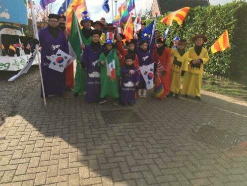 wereld groep jurken kleurrijk land thema crisis kleur vlag, Carnaval, Maat 46/48 (XL) of groter, Ophalen of Verzenden, Kleding