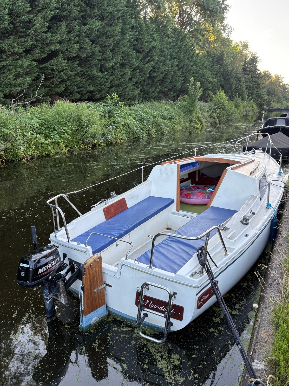 kajuitzeilboot met 6 pk mercury., Watersport en Boten, Kajuitzeilboten en Zeiljachten, Ophalen, Gebruikt, Viertaktmotor, 110 cm