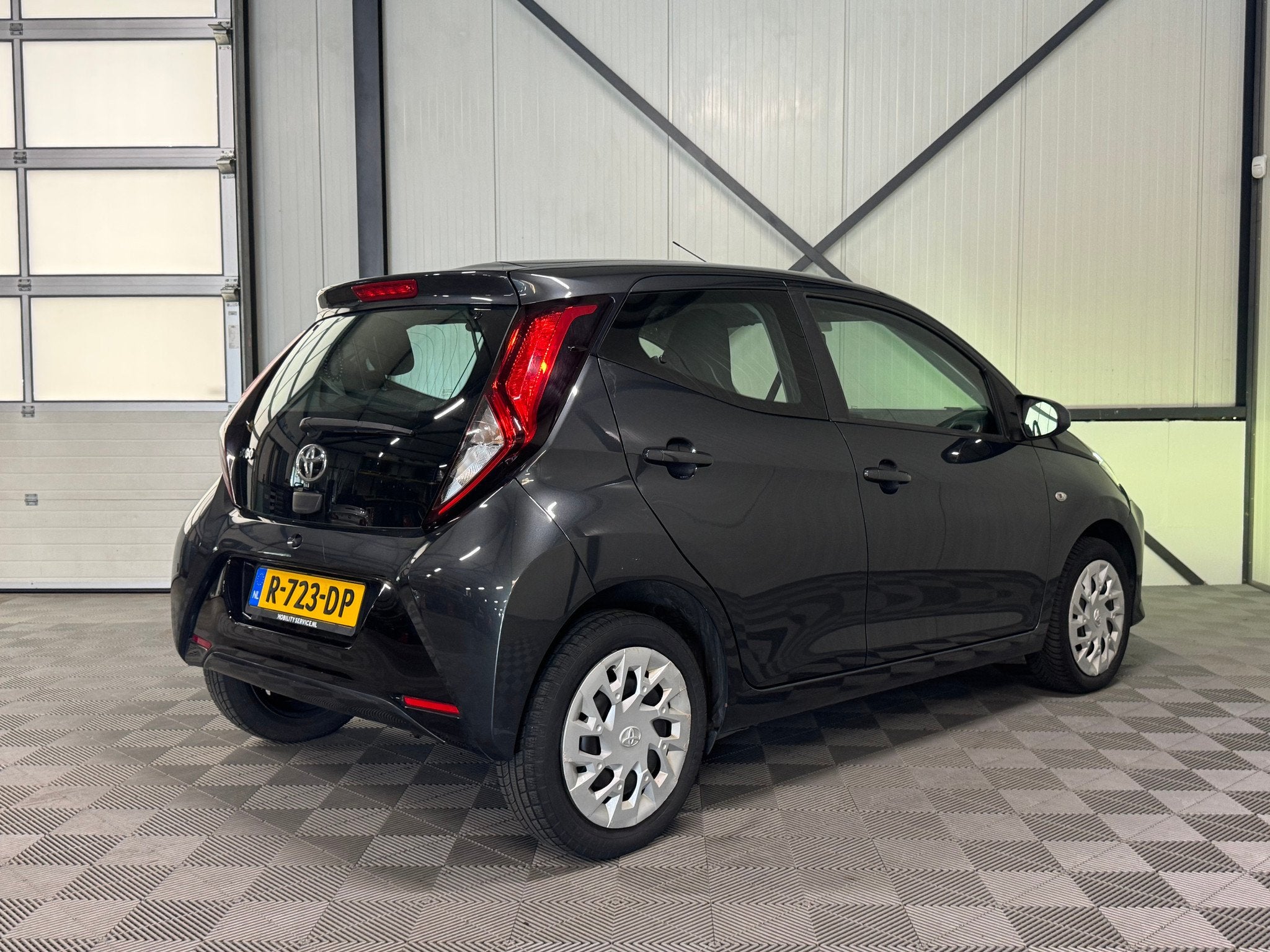 Toyota Aygo 1.0 VVT-i Automaat | X-Play 5-Drs | Airco, Gebruikt, 4 stoelen, 23 km/l, Bedrijf