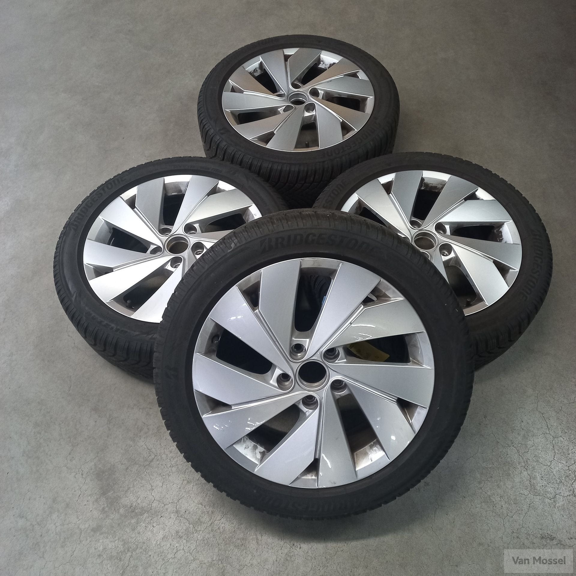 Volkswagen Golf Bridgestone Blizzak LM005 205/50/R17 93H