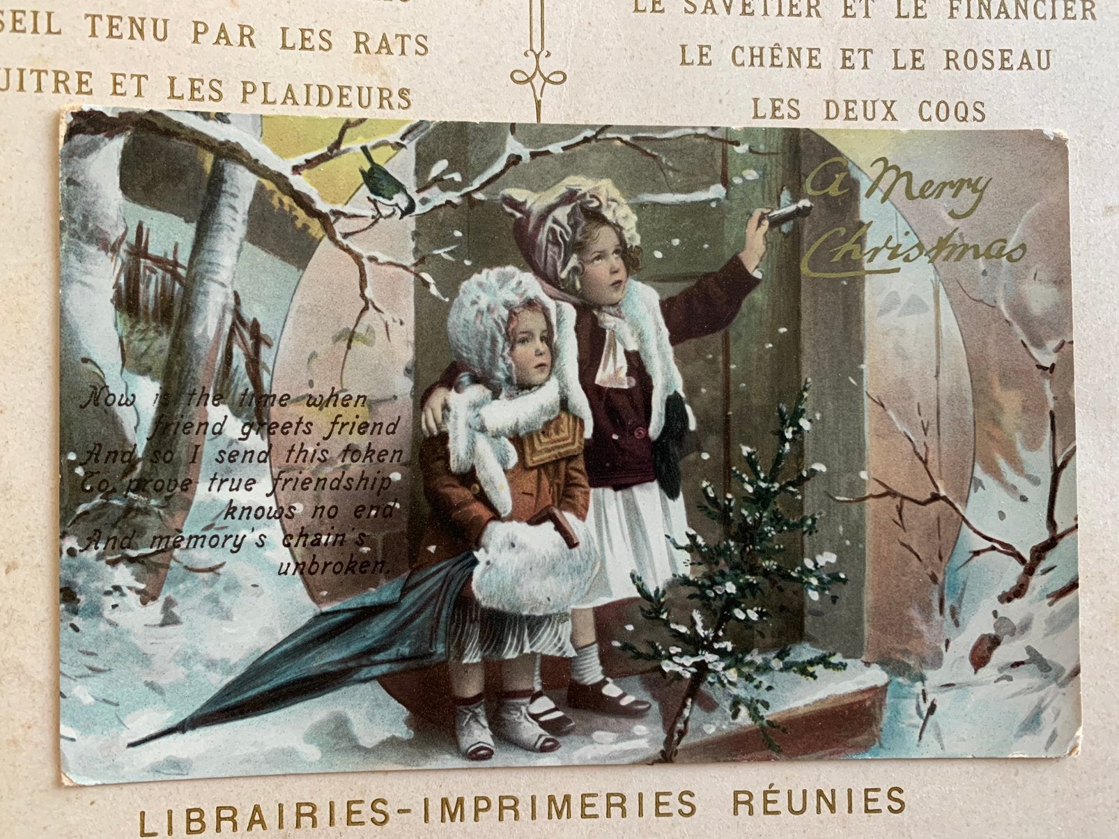 A Merry Christmas - meisjes in de sneeuw (VG), Verzamelen, Ansichtkaarten | Themakaarten, Ophalen of Verzenden, Voor 1920, Gelopen